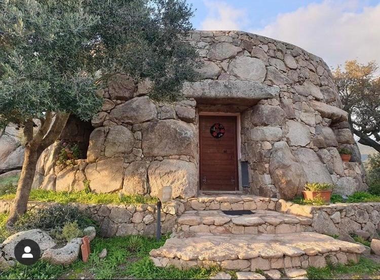 Il Nuraghe Del Lago Coghinas Oschiri Luaran gambar