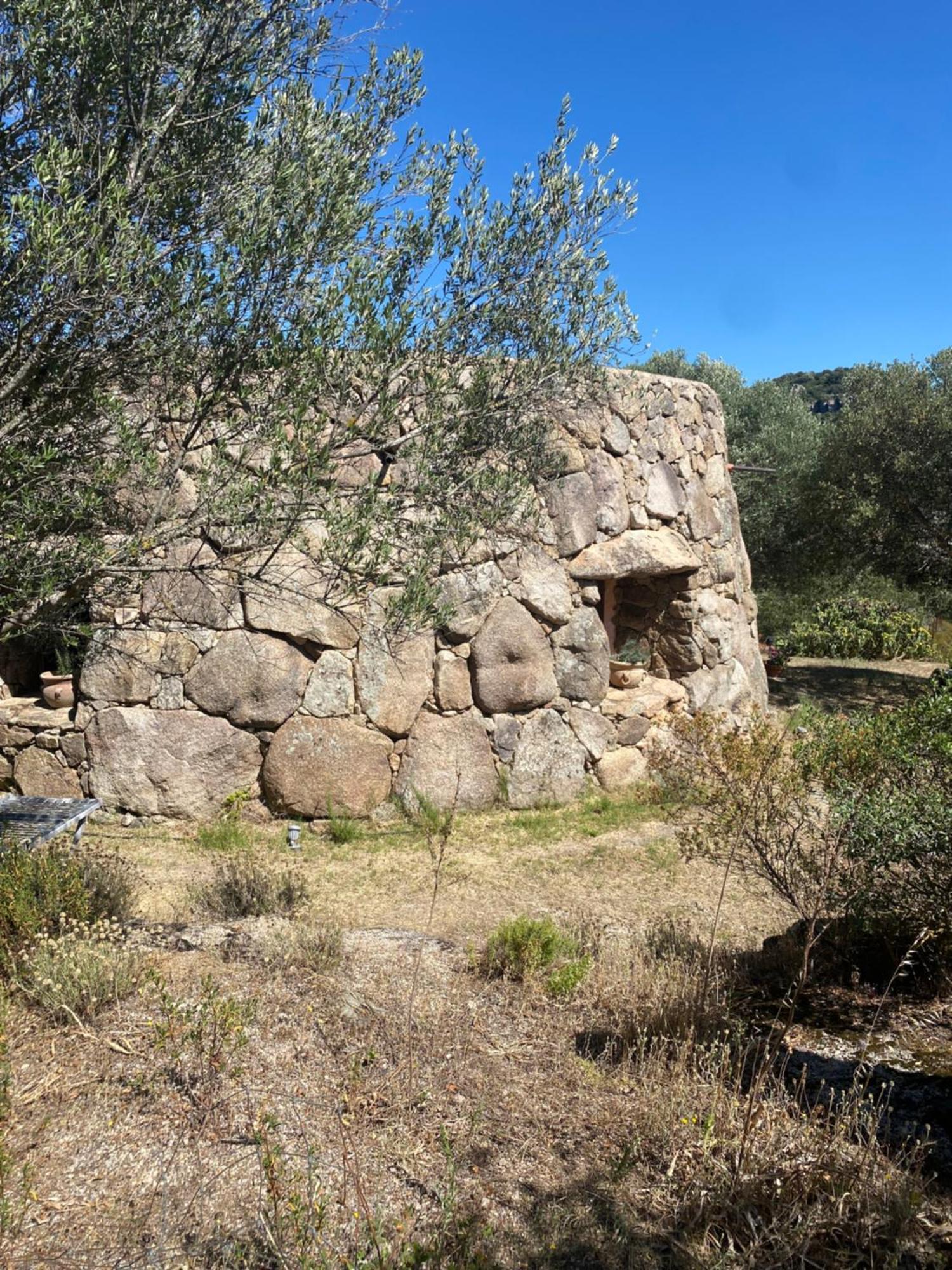 Il Nuraghe Del Lago Coghinas Oschiri Luaran gambar