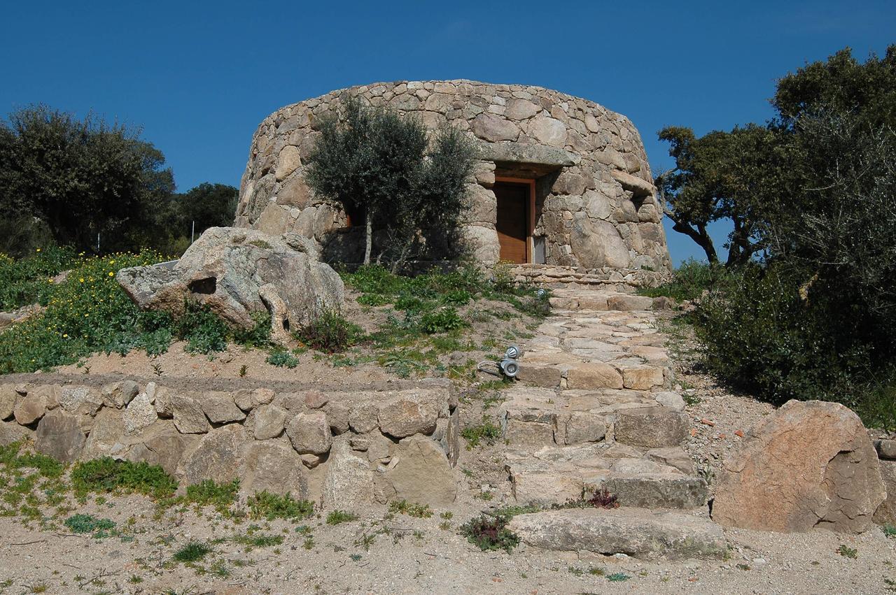 Il Nuraghe Del Lago Coghinas Oschiri Luaran gambar